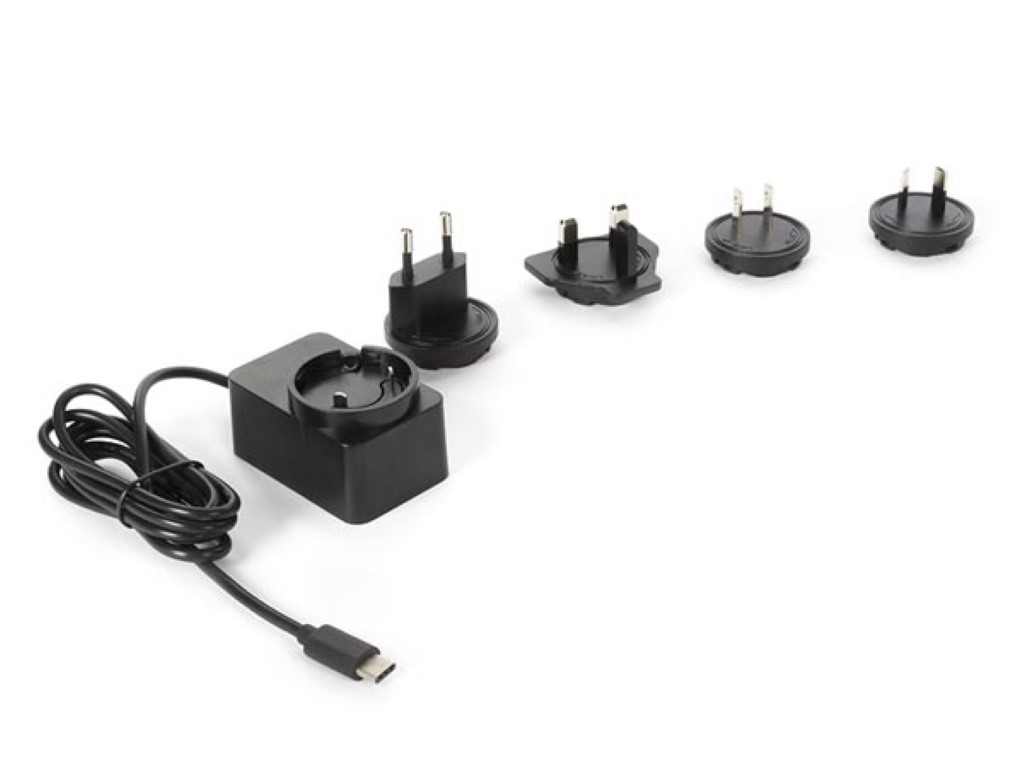 UNIVERSAL CHARGER WITH TYPE C CONNECTOR