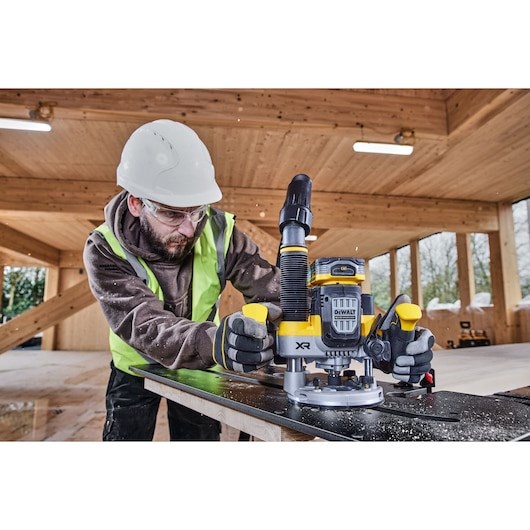 DeWALT Virsfrēze 18V 12mm bez akumulatora