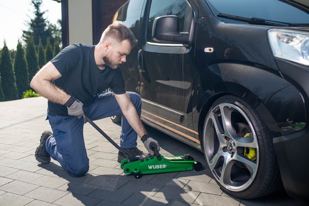 Low-profile car jack 80–375 mm 2
