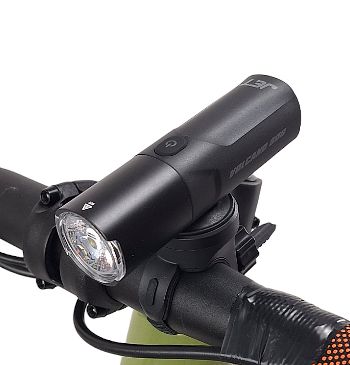 Master Lampa priekšā JET VOLCANO 800