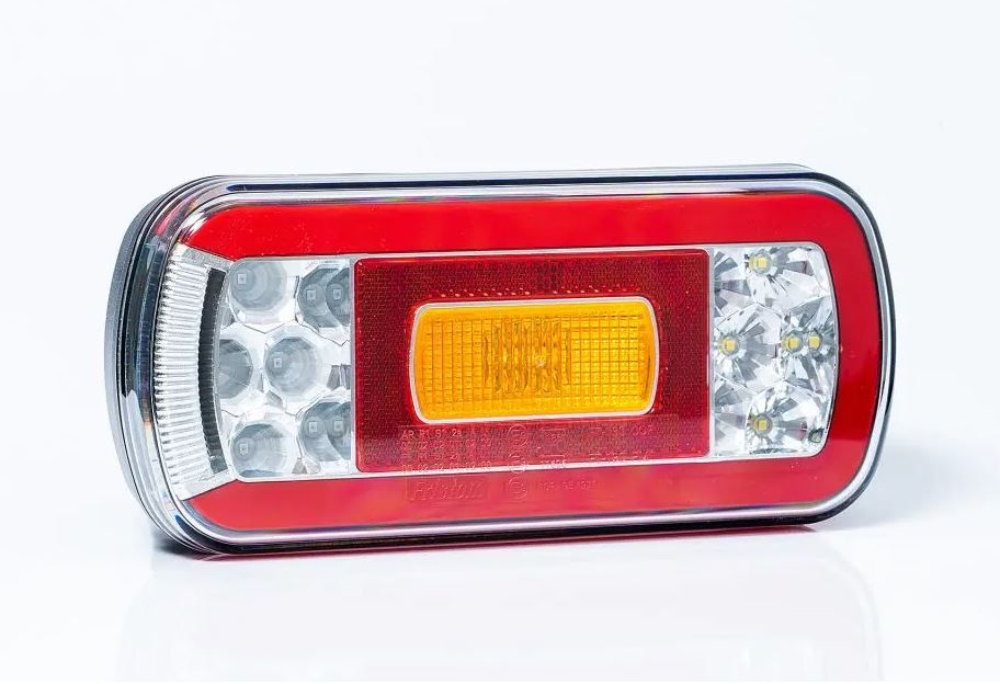 LED piekabes kreisais un labais lukturis