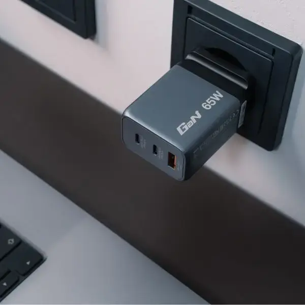 Verbatim GNC-65 GaN Charger 3 Port